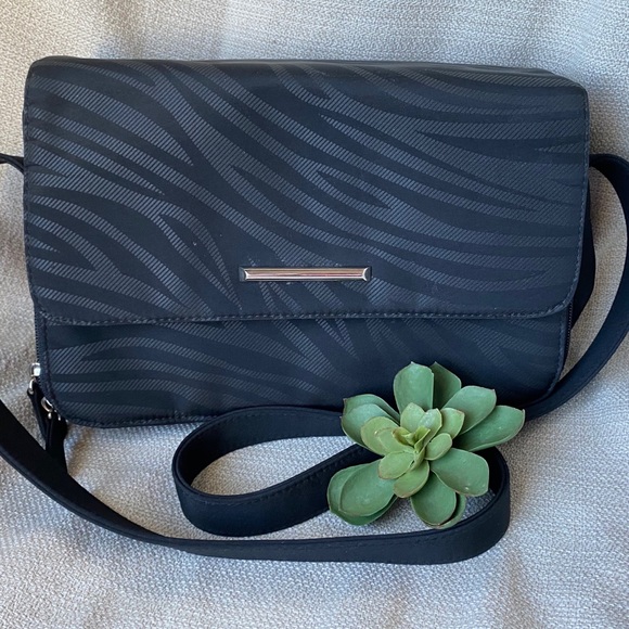 camera bag style handbags